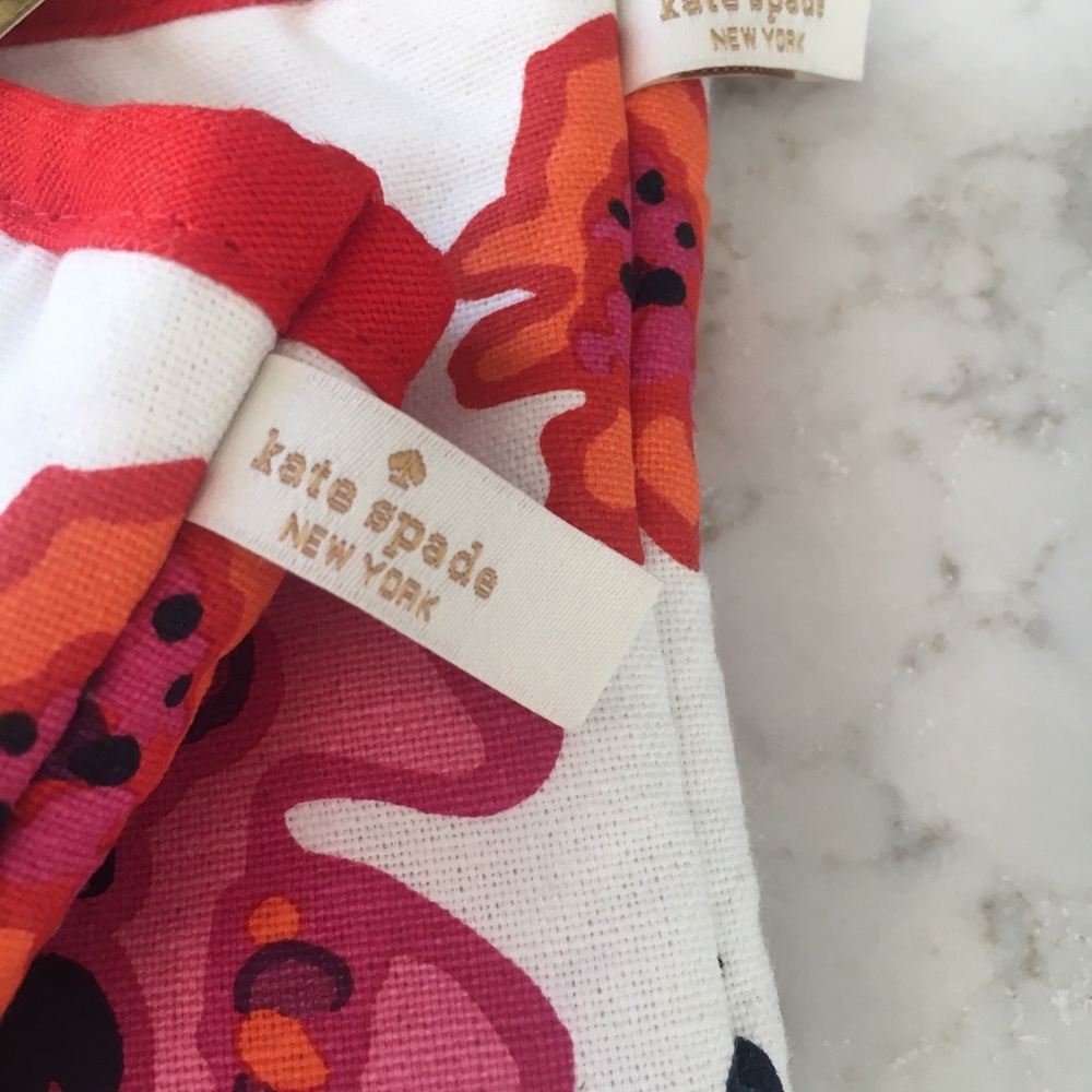 Kate Spade All in Good Taste 2 Oven Mitts Floral - Picture 3 of 5